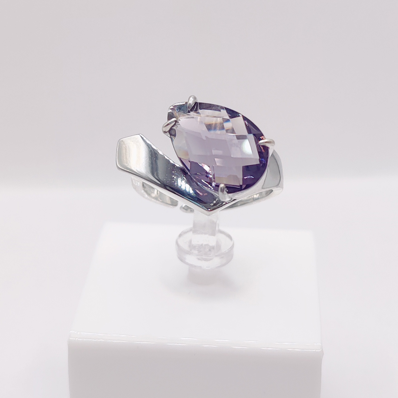 Ювелирное изделие - Бижутерное кольцо с фианитами в магазине Best-Gold 152651