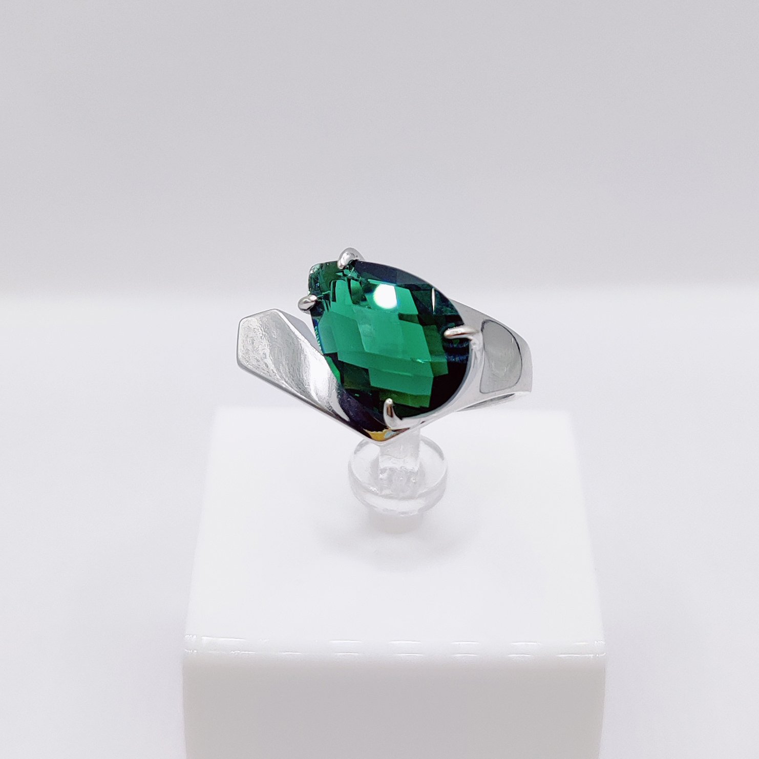 Ювелирное изделие - Бижутерное кольцо с фианитами в магазине Best-Gold 152644