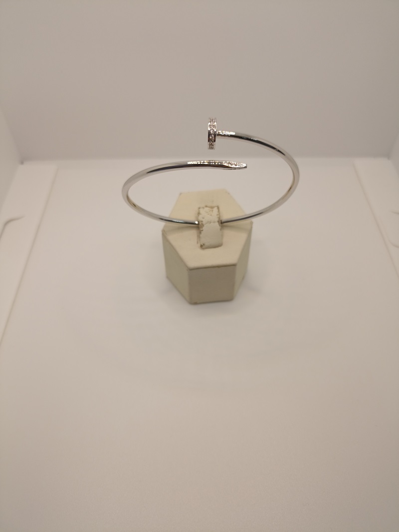 Ювелирное изделие - Браслет жёсткий из белого золота с фианитами в магазине Best-Gold 035043