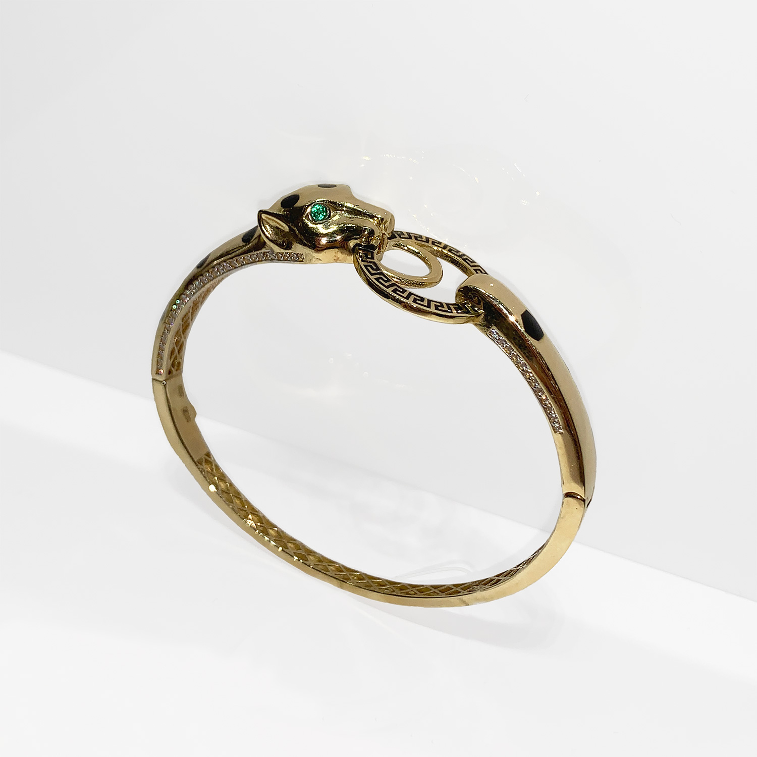 Браслет жёсткий из жёлтого золота с фианитами