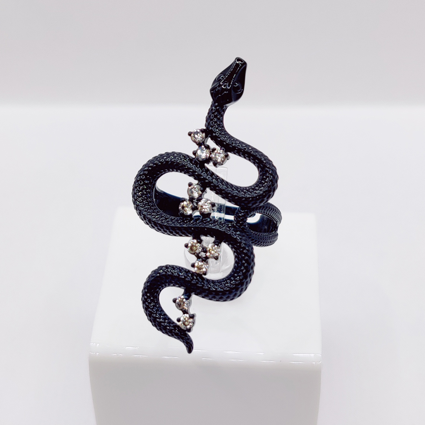 Ювелирное изделие - Бижутерное кольцо с фианитами в магазине Best-Gold 150799