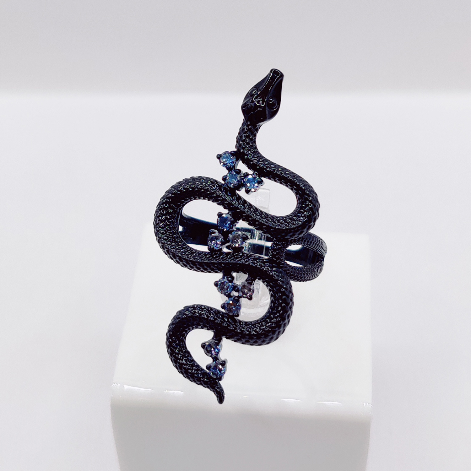 Ювелирное изделие - Бижутерное кольцо с фианитами в магазине Best-Gold 155221